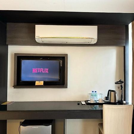 Home Crest Hotel Davao City Buitenkant foto